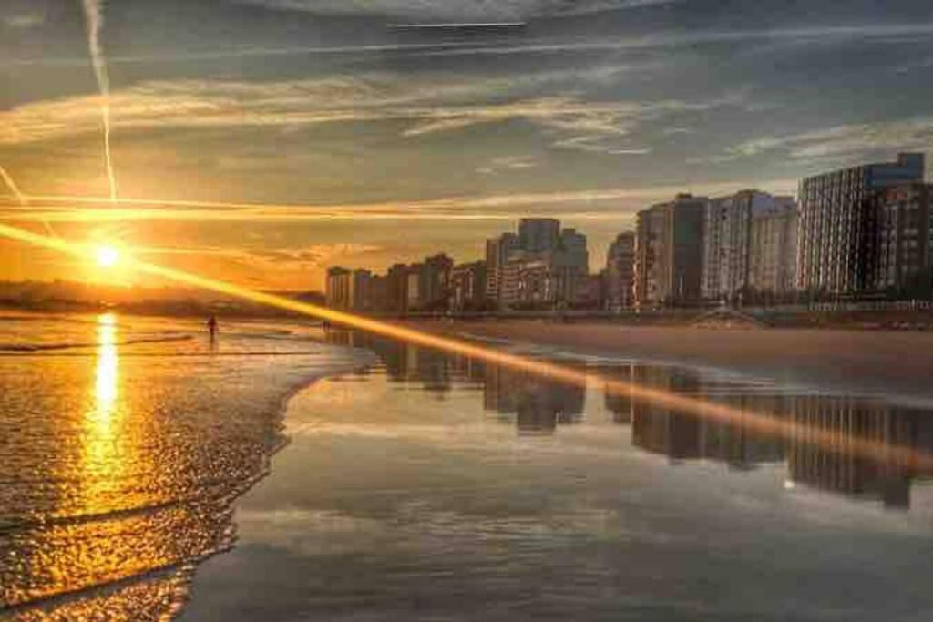 Apartamento A 100Metros De La Playa De San Lorenzo Gijon Exterior photo